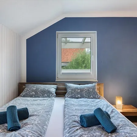 1 - Osterberg Apartment *